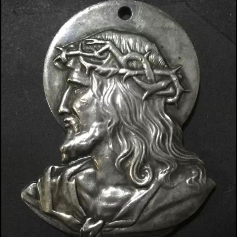 VINTAGE CHRIST MEDALLION WITH HALLMARKING ON BACK !! - Picture 1 of 3